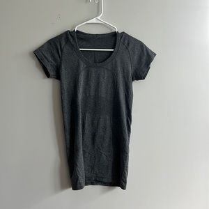 Lululemon swift tech shirt size 6